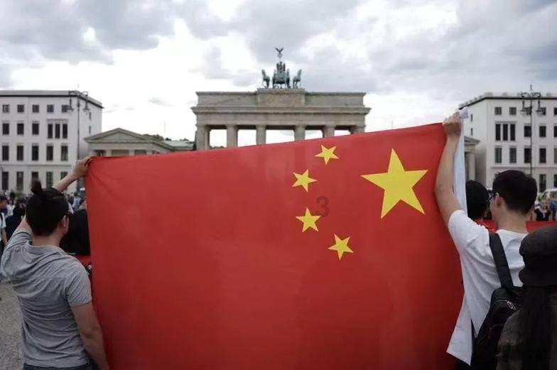 独树镇居民：起火学校上十天放四天 有遇难者家属在外打工正往回赶