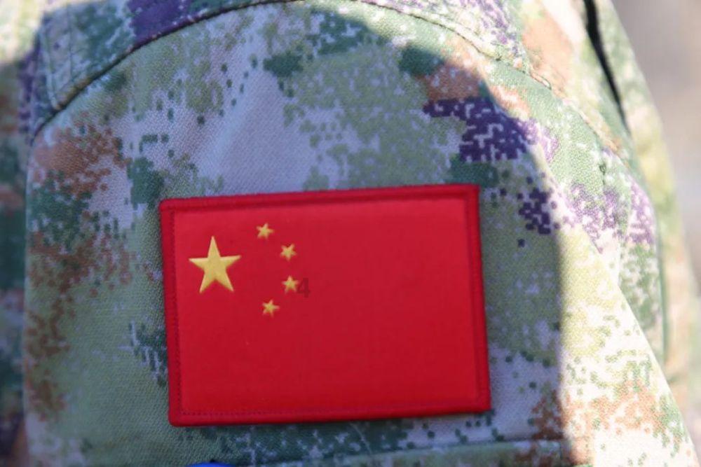 救援落湖男孩